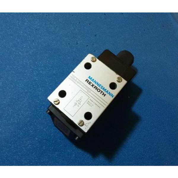 REXROTH  4WE10D32/CW110N9DA  HYDRAULIC  SOLENOID VALVE #1 image